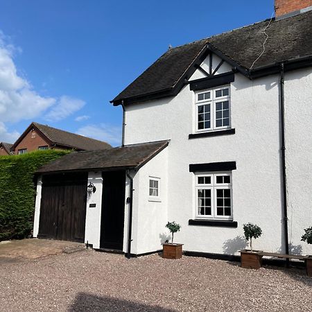 One Jubilee Cottages Shugborough Eksteriør billede