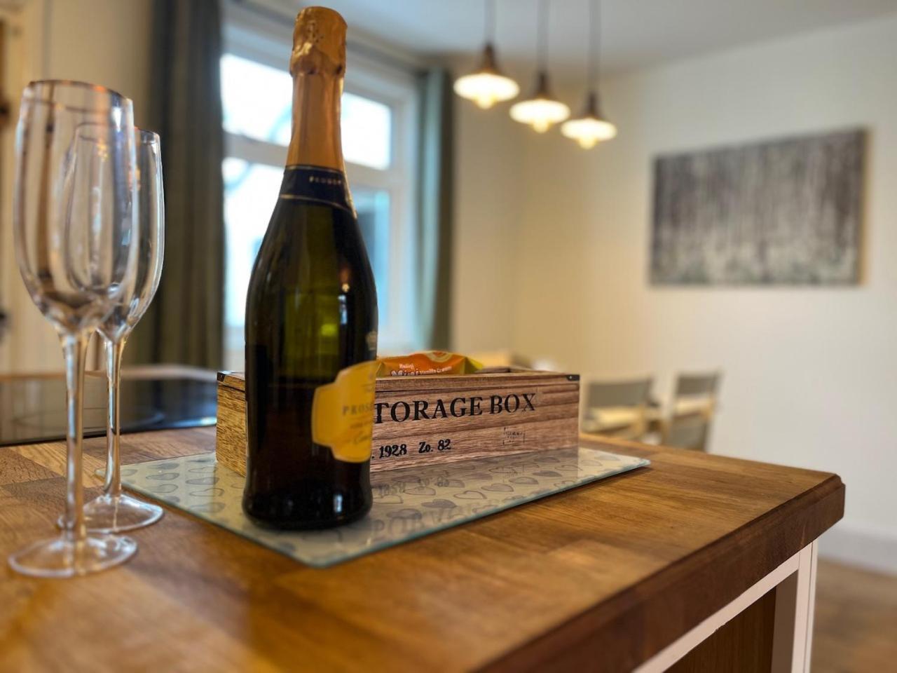 One Jubilee Cottages Shugborough Eksteriør billede