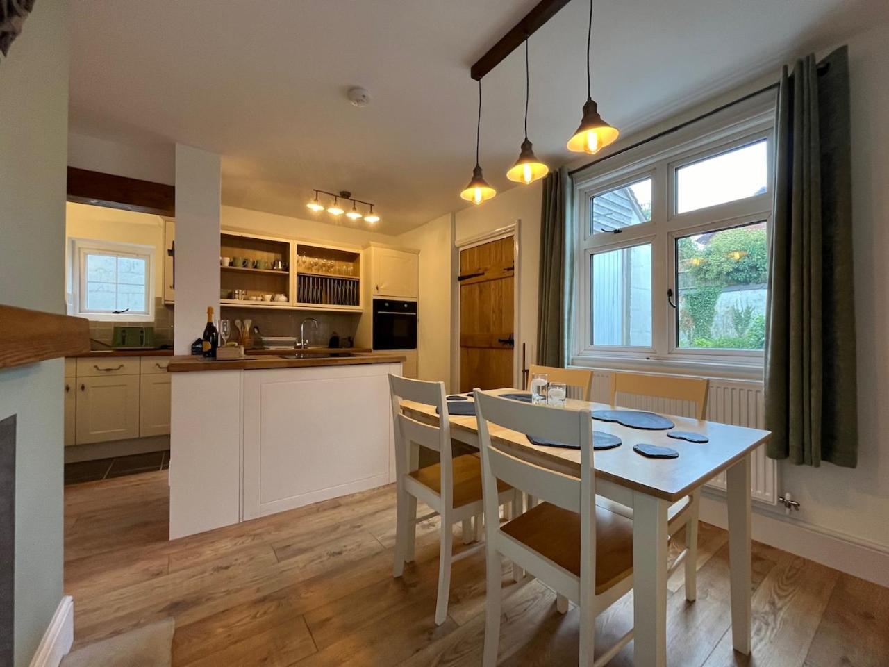 One Jubilee Cottages Shugborough Eksteriør billede